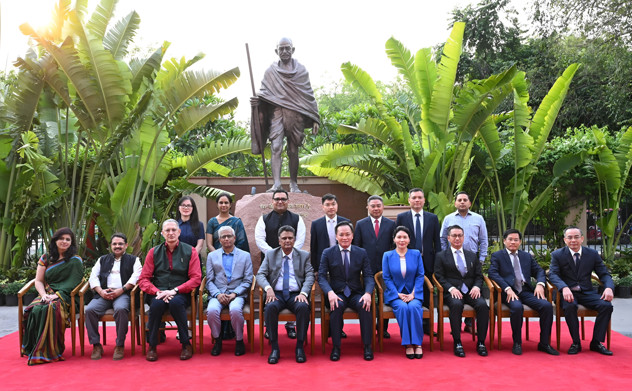 Auditor General of Viet Nam Nguyen Huu Nghia pays a courtesy call on the Comptroller and Auditor General of India